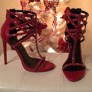 Price⬇️$25➡️$15 Paper Fox Caged Sandals 👠